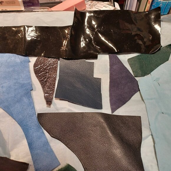 Box of Leather Scraps - Picture 6 of 10